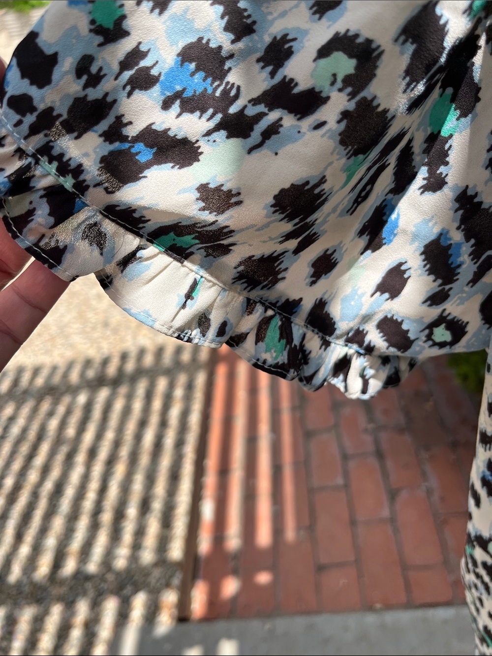 T Tahari Black, Cream, Brown and Teal Printed Blouse Size L - Picture 10 of 11